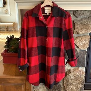 BB Dakota Buffalo plaid schacket. Has pockets, warm and comfy!